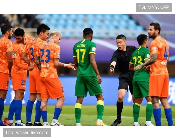 假动作规则：场上普遍允许，但点球起跑后假射属犯规