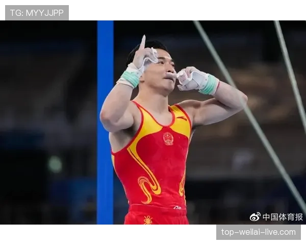 刘洋训练完直接躺平刷手机，这松弛感是体操冠军该有的？