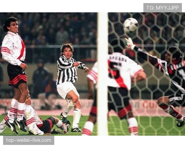 德尔皮耶罗回撤接应如何破解对手高位防线？